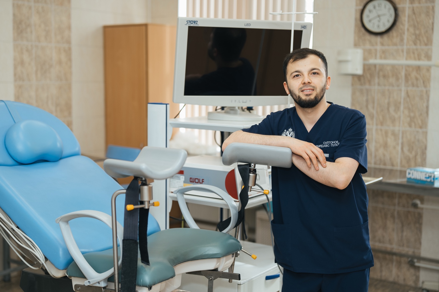 Фирдавс Султонов в медицинском кабинете